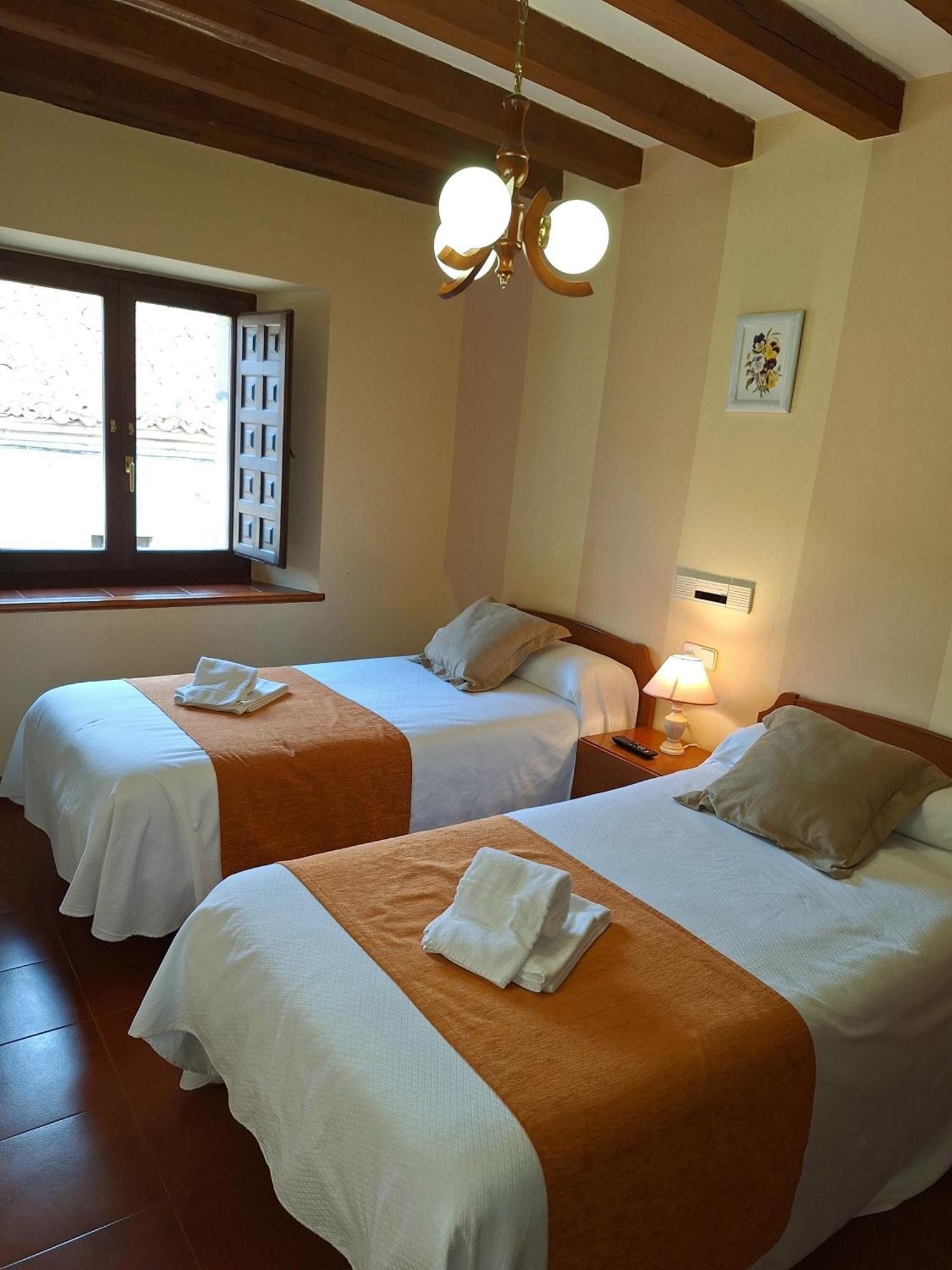 Hostal Rio Duero Молинос де Дуеро Екстериор снимка